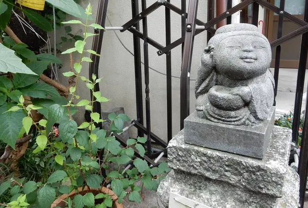 傾聴石像