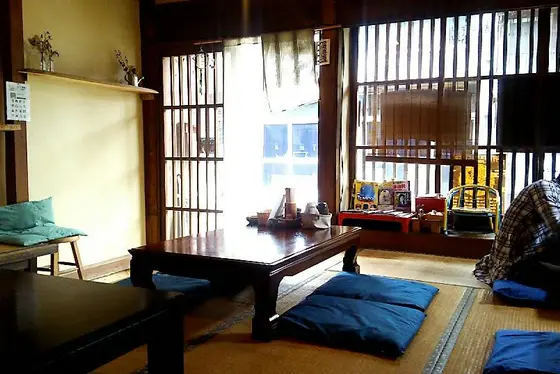 格子戸の光がキレイです