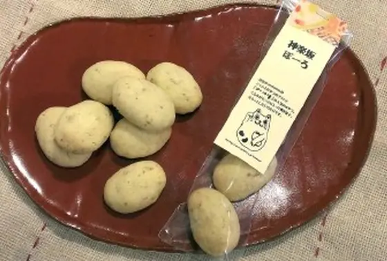 店内では手作りの御菓子やドリンクも提供