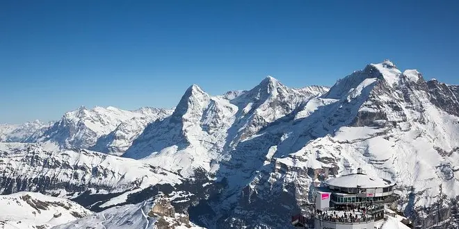【スイス🇨🇭】映画007のロケ地シルトホルンからアルプスの名峰を拝む