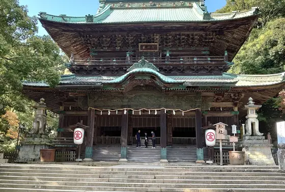 荘厳な本宮