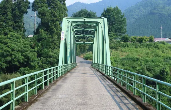 青色の橋　萱野橋