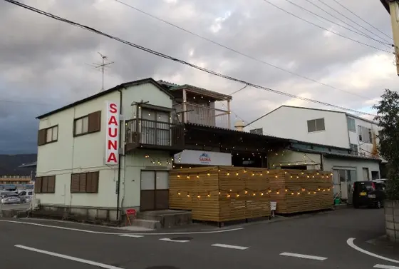 外観はパンチあるます