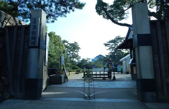 西門から入城