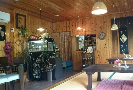 お勧めの席は小上がりの外が見えるお座敷