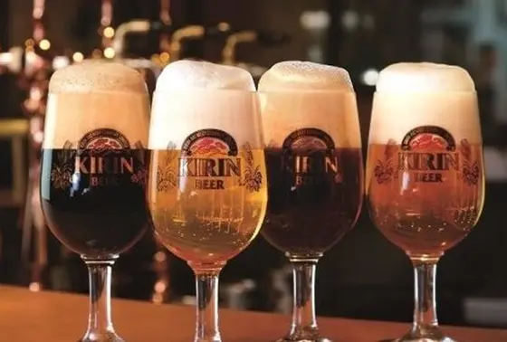 工場見学の後、出来立てのビールを堪能できます