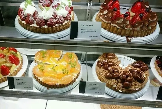 季節の果物のスイーツ