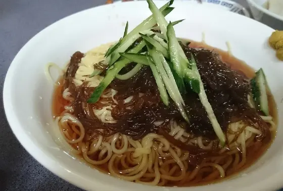 食べられたらレアな「もずくそば」