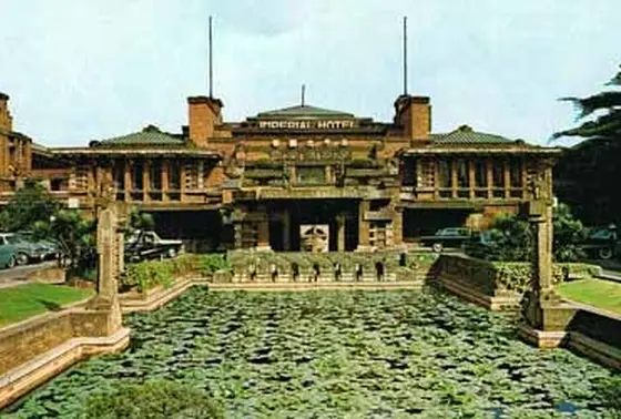 ライト館