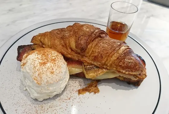 クロワッサンフレンチトースト