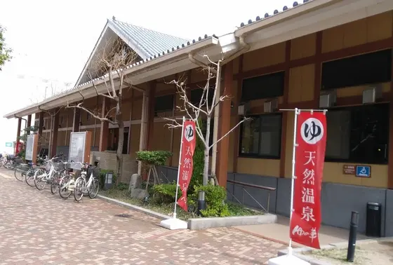 天神からワンメーターで行ける日帰り温泉。天然温泉です。ただ、規模はそれほど大きくないので長い時間滞在する場所ではないので、ちょっと温泉やサウナを楽しみたい時に。