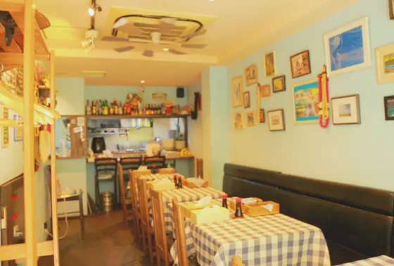 店内はハワイアンで可愛い内装