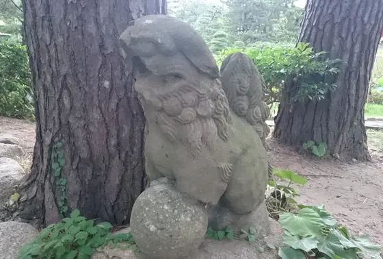 獅子山のこま犬（３）