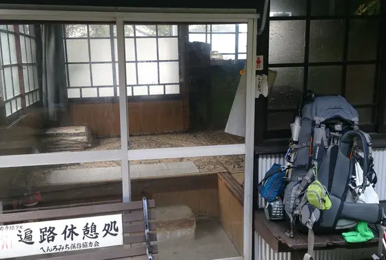 少しかび臭いですが水道もあるし泊まれます。
