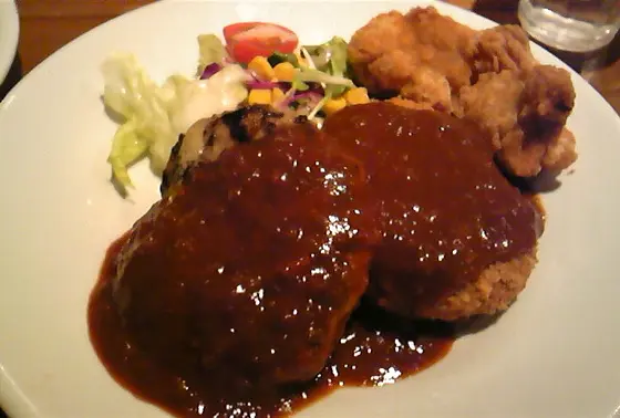 ボリュームたっぷりハンバーグ