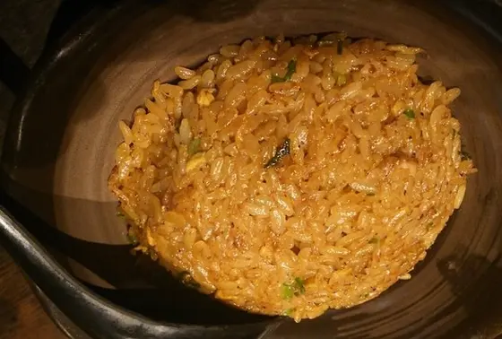 黒チャーハン。大盛りもできます！