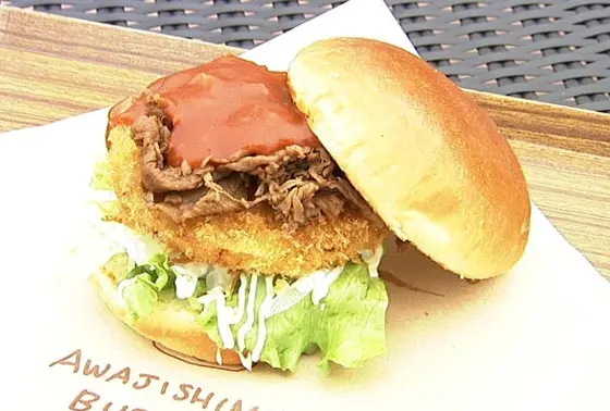 大人気のオニオンビーフバーガー