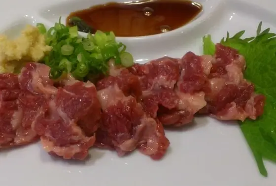 熊本に来たなら食べておきたい馬刺。