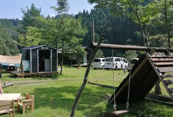 ファミリーキャンプ場いもんころ