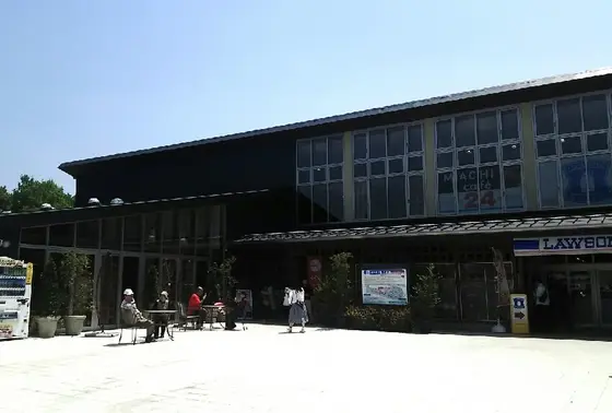 シックな外観