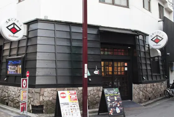 浅草を意識した外観。