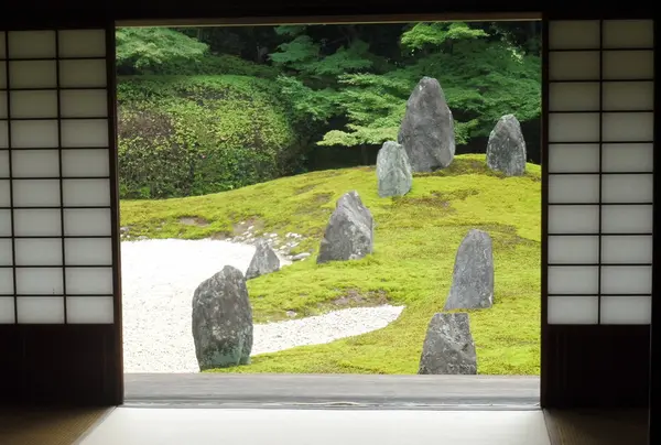 「波心庭」