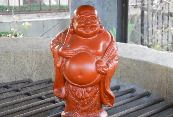 あちこちに布袋像
