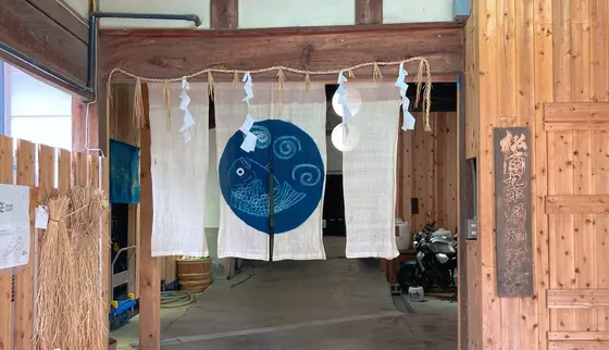 粋な暖簾の先には