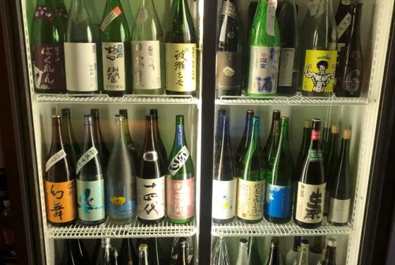 日本酒 グラス(90ml) 400円〜・燗 一合から注文可