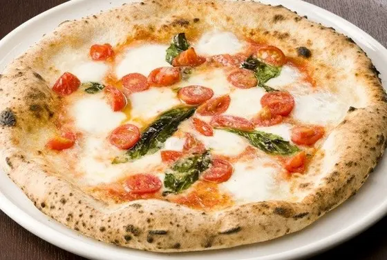 職人が焼く本格ナポリピッツァ