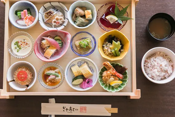 ぎゃあてい御膳2200円