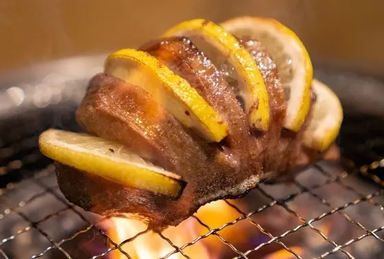 "肉塊"レモン牛たん  1490円