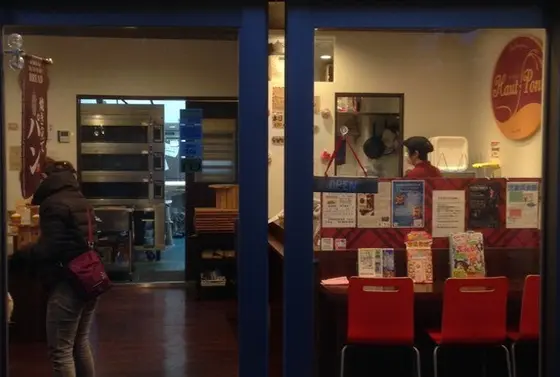 待ちきれなかったらもうその場で食べられるイートインスペースも