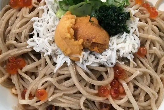 しらすと生うにの混ぜそば