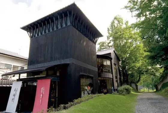 シックな外観
