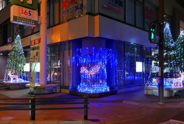 近くの銀行もイルミ