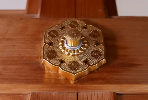 立派な釘隠し