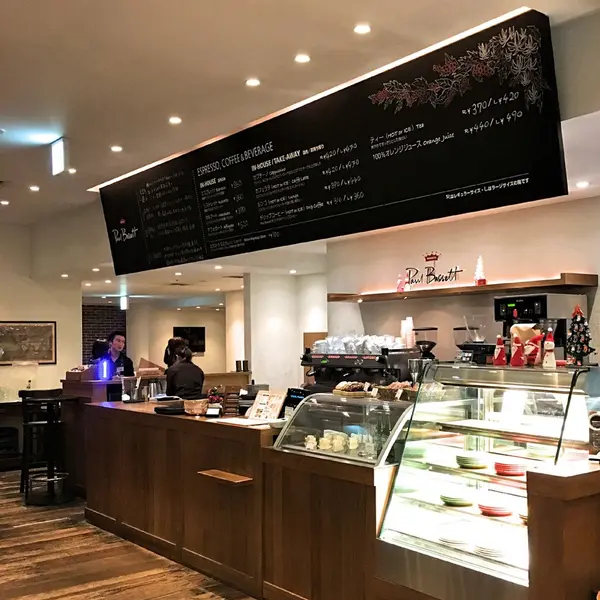 広々としたカウンター