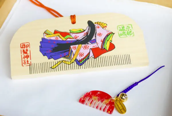 こんなにキュートな絵馬とお守りが！