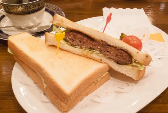 変わり種「ハンバーグサンド」
