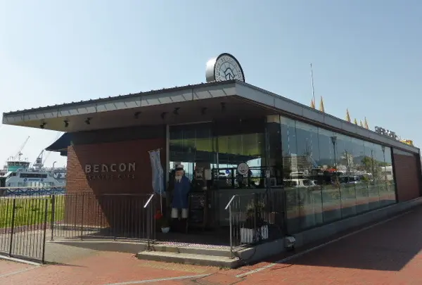 SEASIDE CAFE BEACON
