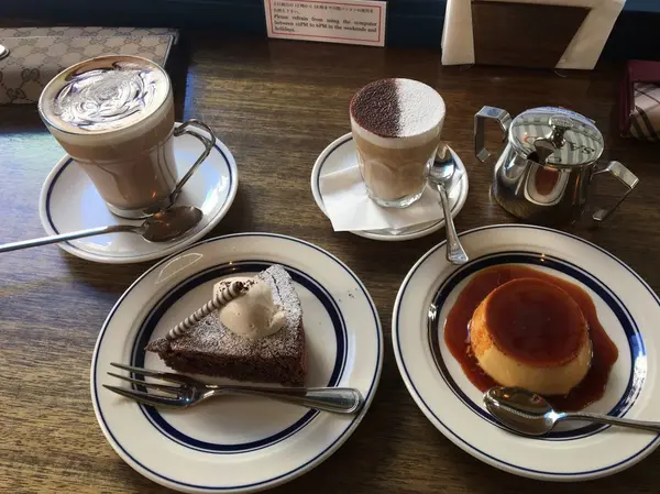カフェモカとガトーショコラ、マロッキーノとカスタードプリン
