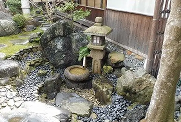 お庭にはキリシタン灯篭も…！