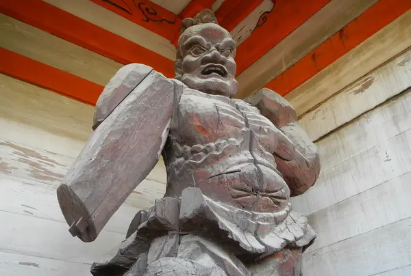 荒々しい仁王像