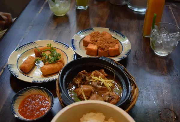 Cuc Gach Quan Cafe