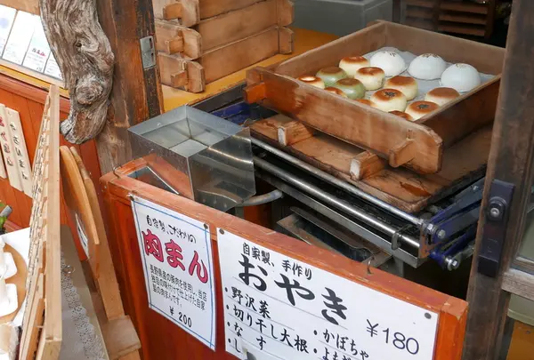 つまみ食いならおやきで