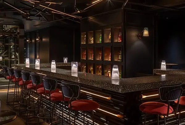 THE LIVELY BAR(ザ ライブリー バー)麻布十番