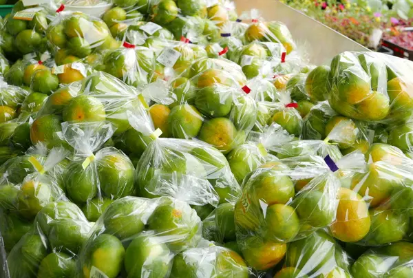 相変わらずみかん類は豊富