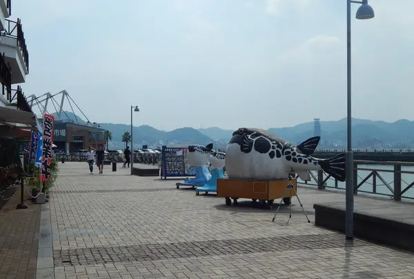 海峡が見渡せるデッキでのんびり