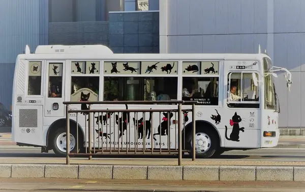 夢二黒の助バス　外観
